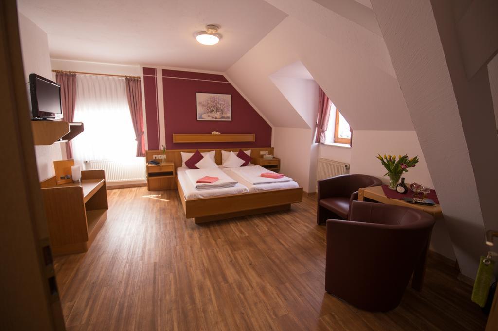 Hotel Garni Zum Hirschen Iphofen Buitenkant foto